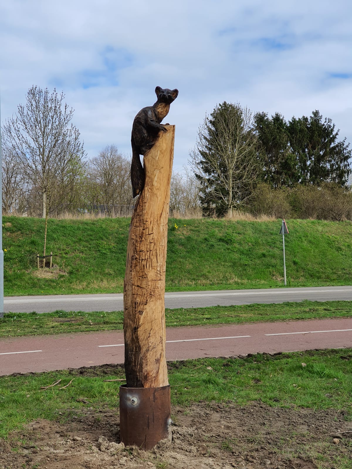 Beeeldhoutwerk op buizen dieren