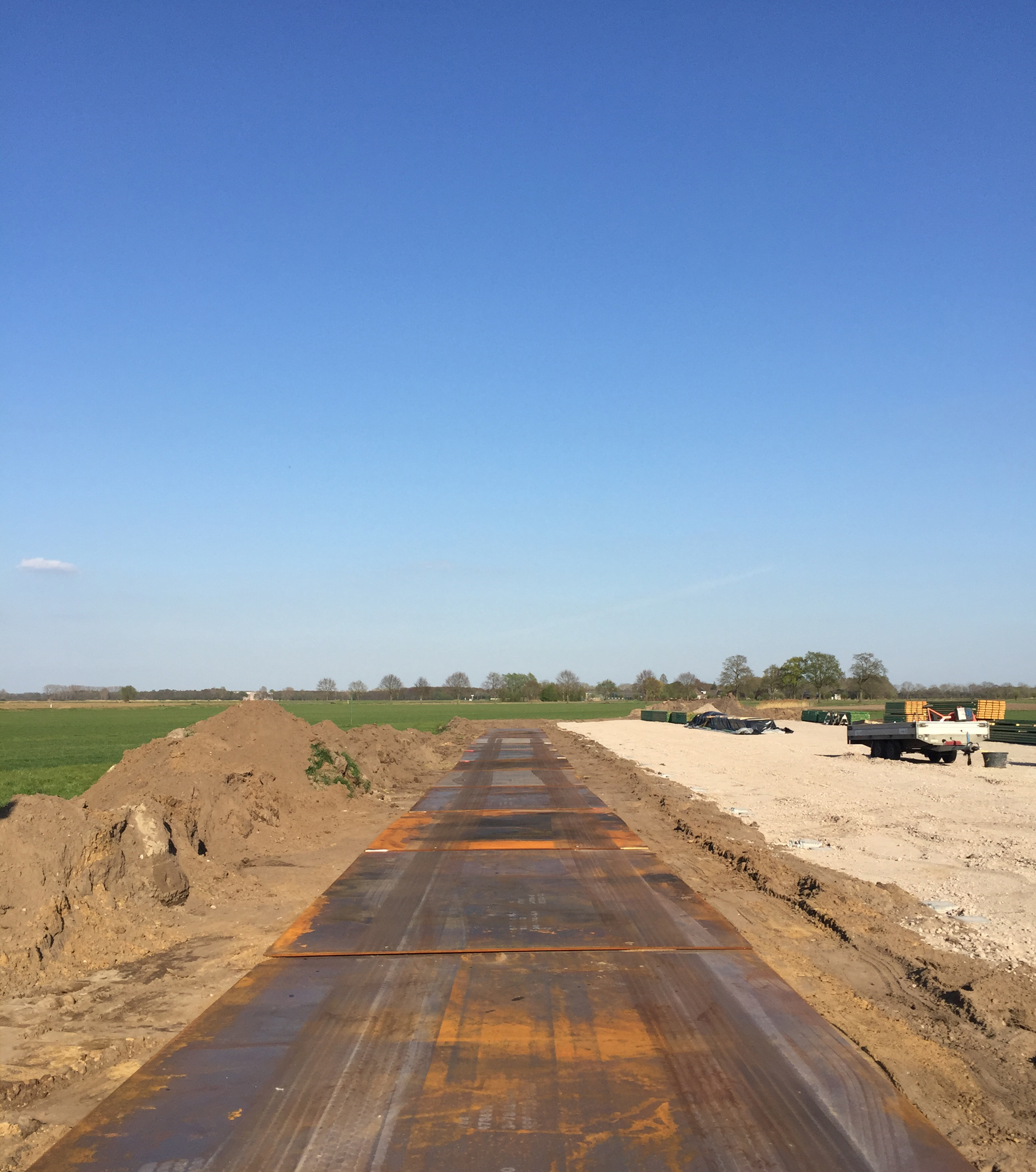 Weg van extra brede rijplaten