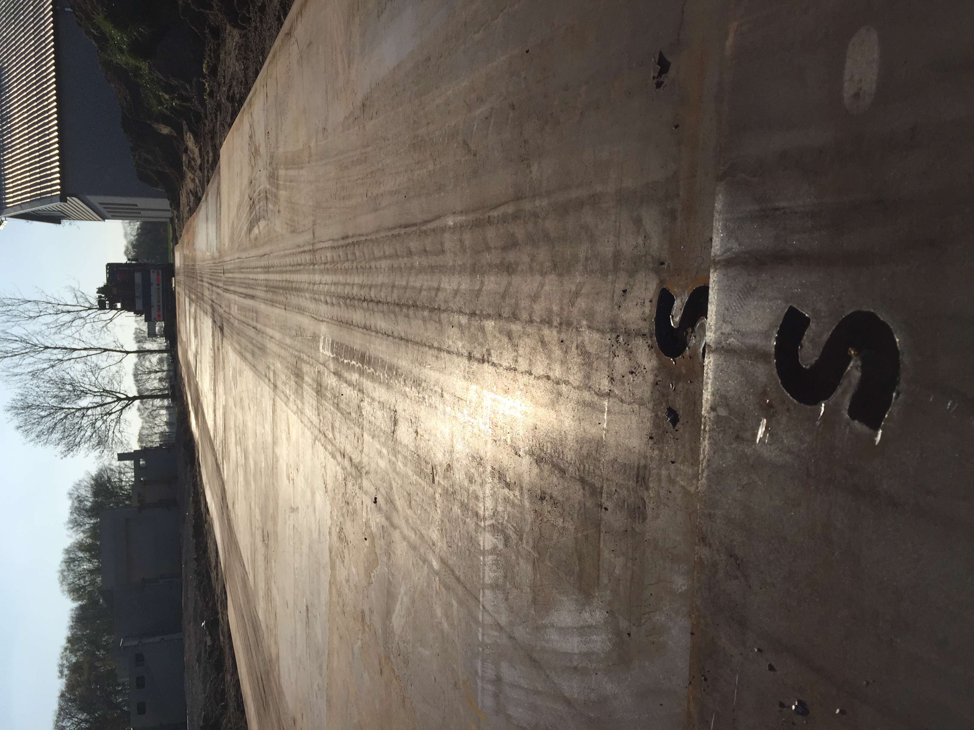 Pad van extra brede rijplaten