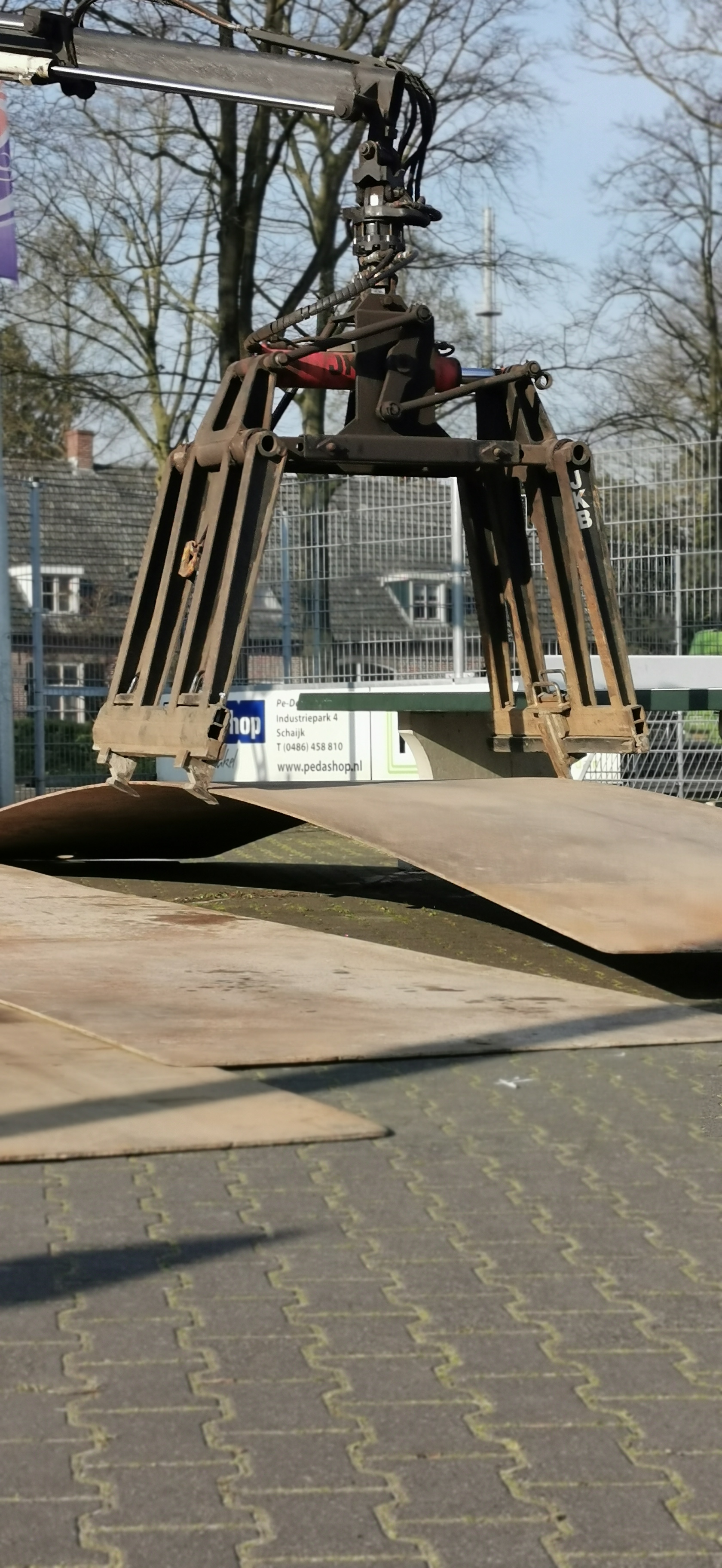 Close up rijplaat in klem