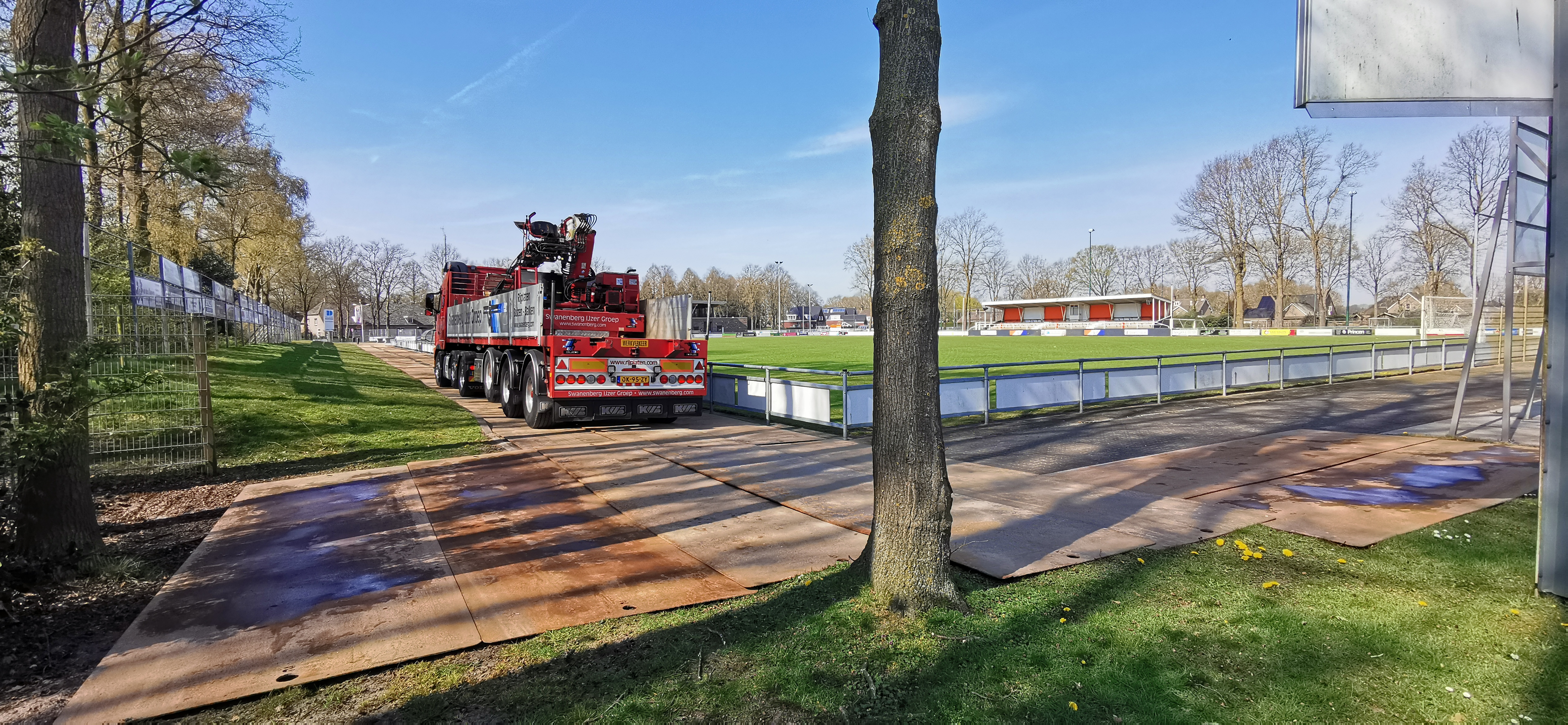 Rijplaten platform met kraanwagen Swanenberg