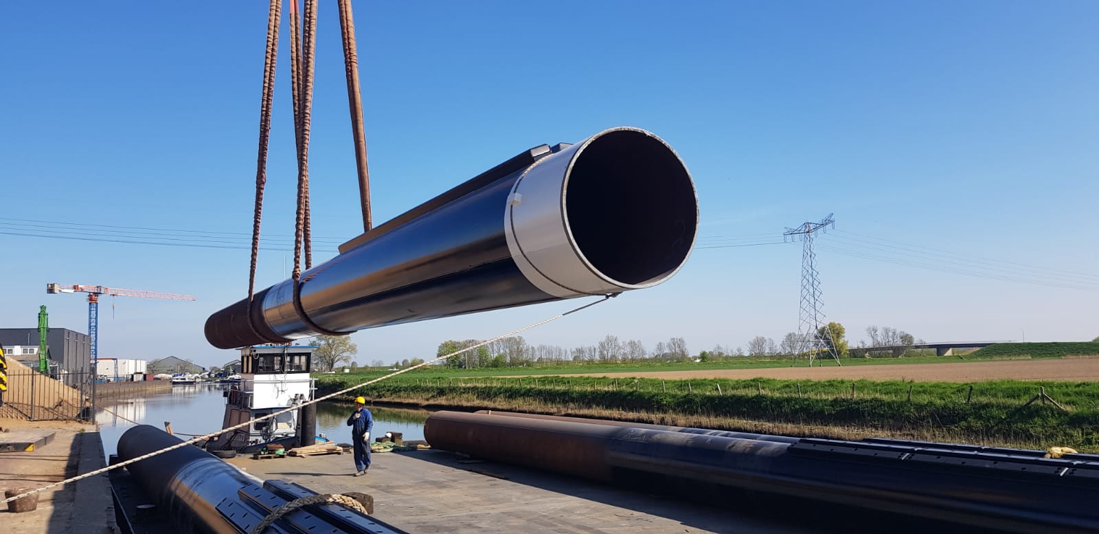 Meerpaal hijsen vanaf boot