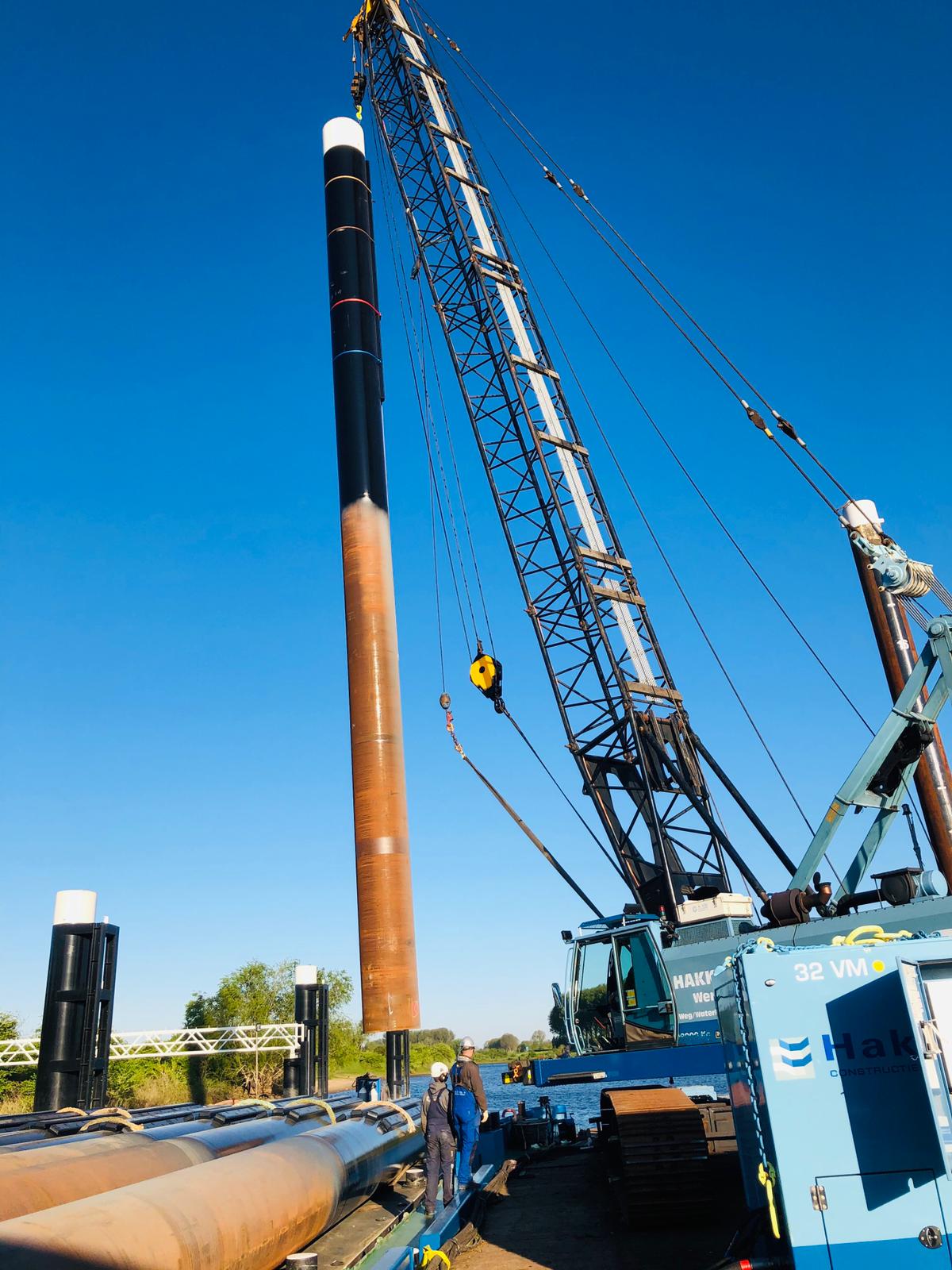 Meerpaal in water zetten